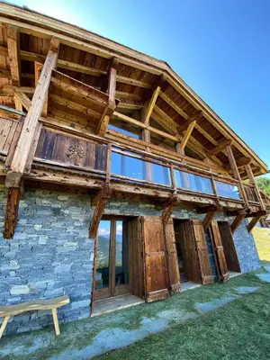 Das Gebäude in dem sich das Chalet befindet