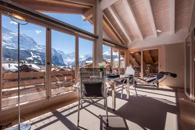 Ein allgemeiner Bergblick oder ein Berglick von der Ferienwohnung aus