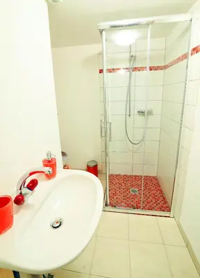Ein Badezimmer in der Unterkunft Sunny Day Holiday Apartment