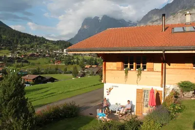 Ein allgemeiner Bergblick oder ein Berglick von der Ferienwohnung aus