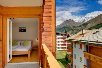 Ein allgemeiner Bergblick oder ein Berglick von der Ferienwohnung aus