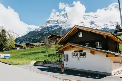 Ein allgemeiner Bergblick oder ein Berglick von der Ferienwohnung aus