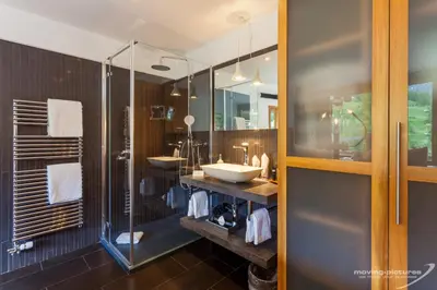 Ein Badezimmer in der Unterkunft Suitenhotel Zurbriggen