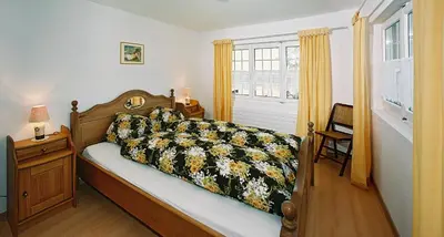 Ein Bett oder Betten in einem Zimmer der Unterkunft Ferienwohnung Edelweiss