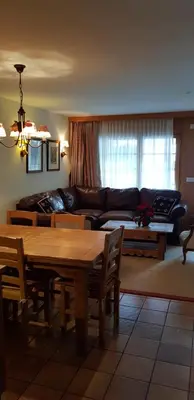 Ein Sitzbereich in der Unterkunft Rue de Bel-Aube Chalet Joli 10
