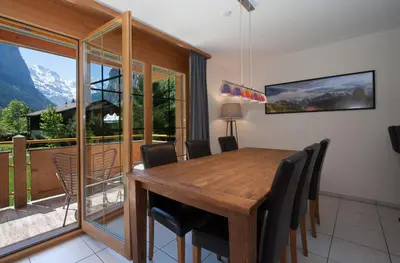 Ein allgemeiner Bergblick oder ein Berglick von der Ferienwohnung aus