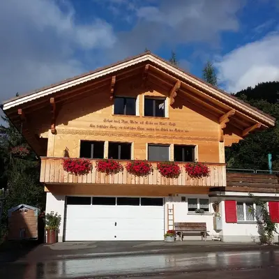Das Gebäude in dem sich das Chalet befindet