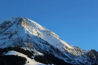 Ein allgemeiner Bergblick oder ein Berglick von der Ferienwohnung aus