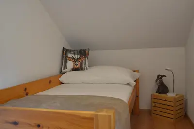 Ein Bett oder Betten in einem Zimmer der Unterkunft Fluehblüemli