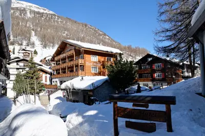 Ein allgemeiner Bergblick oder ein Berglick von des Hotels aus
