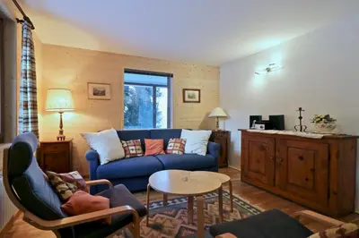 Ein Sitzbereich in der Unterkunft Beautiful apartment in the Mayens de Sion, 500m from the Ours piste - 4 Vallées