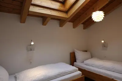 Ein Bett oder Betten in einem Zimmer der Unterkunft Bolero 4.5 Dachzimmerwohnung