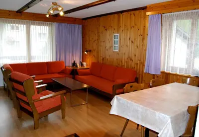 Ein Sitzbereich in der Unterkunft Haus Alba