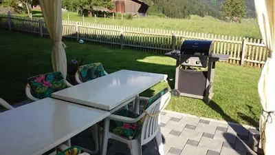 Ein Garten an der Unterkunft Mattihus