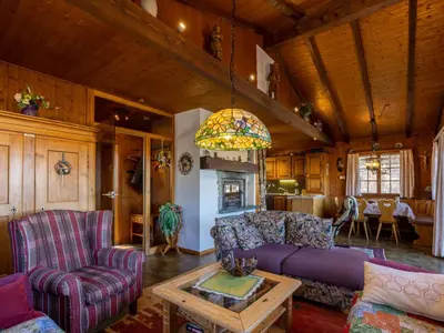 Ein Sitzbereich in der Unterkunft Chalet L'Alouette by Interhome