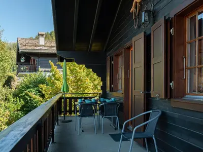 Ein Balkon oder eine Terrasse in der Unterkunft Chalet Mustela by Interhome