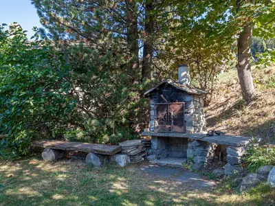 Ein Garten an der Unterkunft Chalet Mustela by Interhome