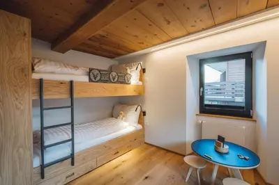Ein Bett oder Betten in einem Zimmer der Unterkunft Hotel Walliserkanne