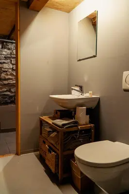 Ein Badezimmer in der Unterkunft Le Mayen de Colombire