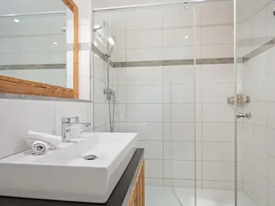 Ein Badezimmer in der Unterkunft Apartment Rütschi-2 by Interhome