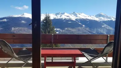 Ein allgemeiner Bergblick oder ein Berglick von der Ferienwohnung aus
