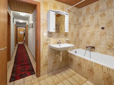 Ein Badezimmer in der Unterkunft Chalet Dejo A Dzeu by Interhome