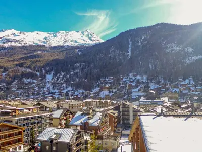 Ein allgemeiner Bergblick oder ein Berglick von der Ferienwohnung aus
