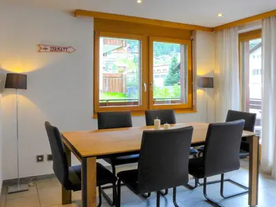 Ein Sitzbereich in der Unterkunft Apartment Breithorn by Interhome
