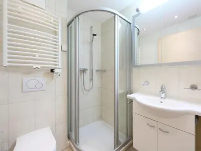 Ein Badezimmer in der Unterkunft Apartment Breithorn by Interhome