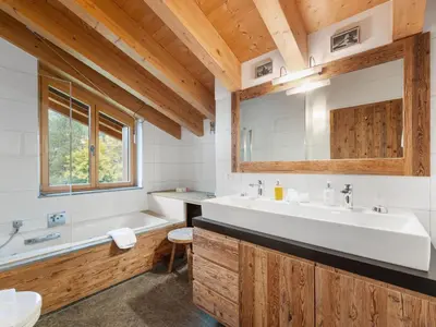 Ein Badezimmer in der Unterkunft Apartment Rütschi-6 by Interhome