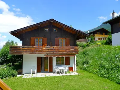 Ein Garten an der Unterkunft Chalet Allegra by Interhome
