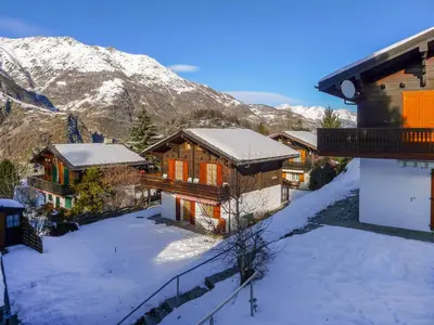 Ein allgemeiner Bergblick oder ein Berglick von des Chalets aus