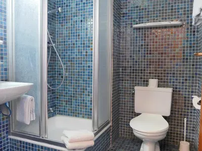 Ein Badezimmer in der Unterkunft Apartment Castor und Pollux-1 by Interhome
