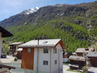 Ein allgemeiner Bergblick oder ein Berglick von der Ferienwohnung aus