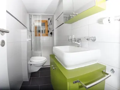 Ein Badezimmer in der Unterkunft Studio Bergfink Obergeschoss-5 by Interhome