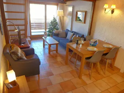 Ein Sitzbereich in der Unterkunft Apartment Le Tsaumiau A 17 by Interhome