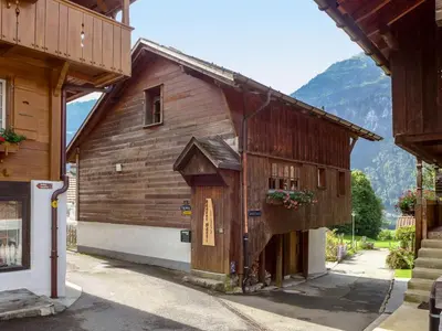 Ein allgemeiner Bergblick oder ein Berglick von des Chalets aus