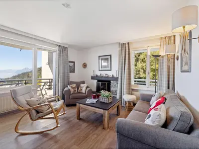 Ein Sitzbereich in der Unterkunft Apartment Cransalpin Apt- 11 - Secteur 1 by Interhome