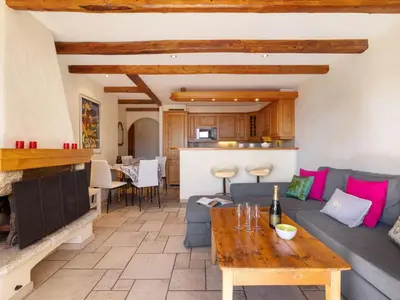 Ein Sitzbereich in der Unterkunft Apartment Résidence Le Chalet 5 by Interhome