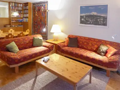 Ein Sitzbereich in der Unterkunft Apartment Genziana B 20 by Interhome