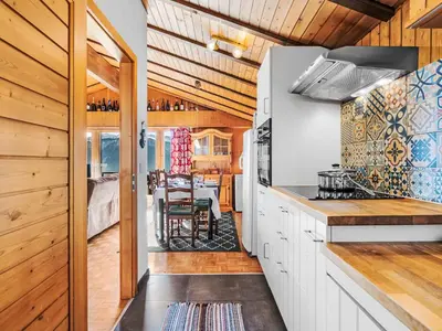 Küche/Küchenzeile in der Unterkunft Chalet Moulinettes 8 by Interhome