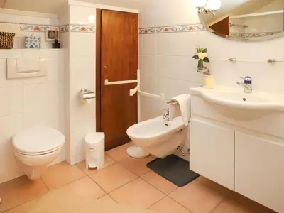 Ein Badezimmer in der Unterkunft Apartment Marigny Andolla 23 by Interhome