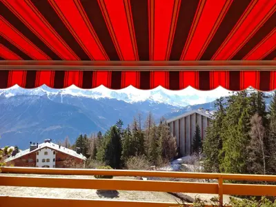 Ein allgemeiner Bergblick oder ein Berglick von der Ferienwohnung aus