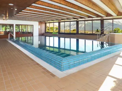 Der Swimmingpool an oder in der Nähe von Apartment Terrasse Des Alpes 814 by Interhome