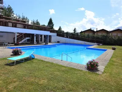 Der Swimmingpool an oder in der Nähe von Studio Valdor A 42 Sud by Interhome