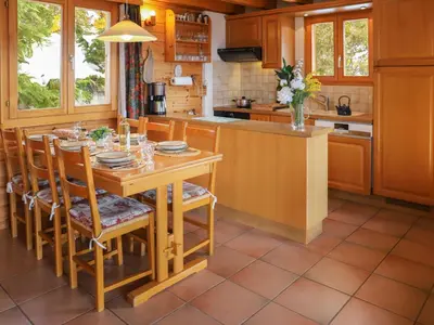 Küche/Küchenzeile in der Unterkunft Chalet Gamine by Interhome