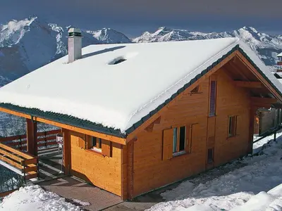 Ein allgemeiner Bergblick oder ein Berglick von des Chalets aus