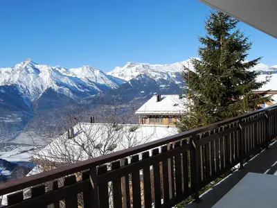 Ein allgemeiner Bergblick oder ein Berglick von der Ferienwohnung aus