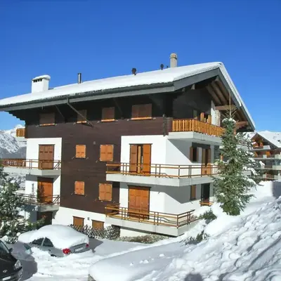 Apartment Les Crêtes 1-3 by Interhome