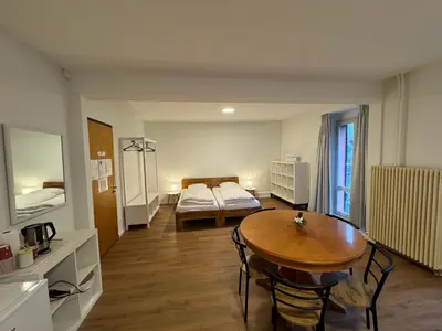 Ein Bett oder Betten in einem Zimmer der Unterkunft Downtown Family&Friends